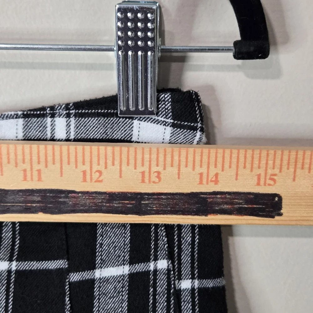 Hollister Black and White Plaid Skirt Size Small - Picture 5 of 6